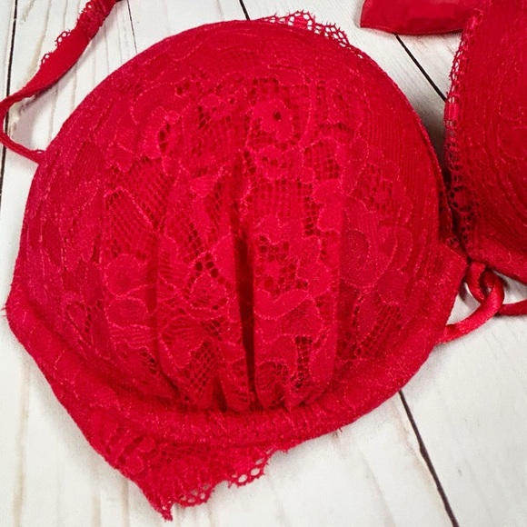 Victoria’s Secret Miraculous Plunge Red Lace Push-Up Bra Size 32B NWT - Picture 2 of 7